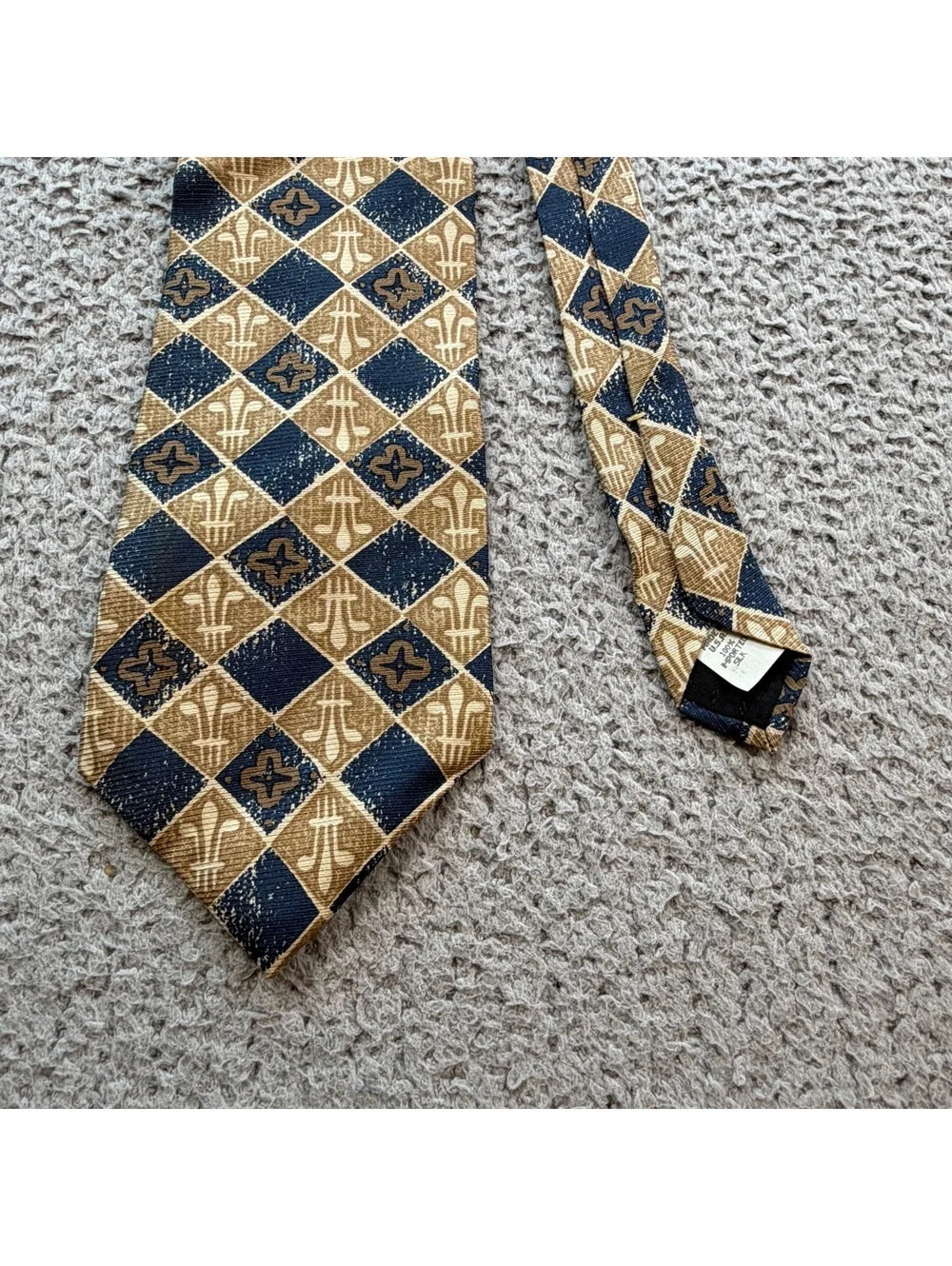 Vintage 1990s Made in USA 100% Silk Geometric Diamond Necktie Navy Tan 4